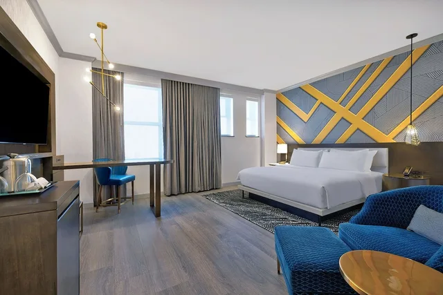 غرفة بسرير كينج لذوي الإعاقة، Le Meridien St Louis Downtown 1/2