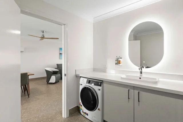 2 Bedrooms, Bay View, Moonlight Bay Suites 2/2
