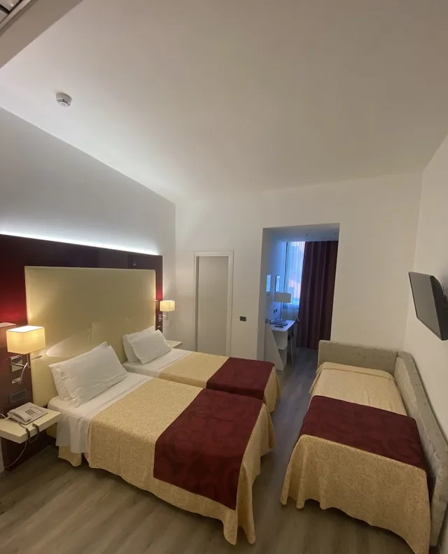 Standard, Triple, 1 Double and 1 Single Bed, GREEN PARK HOTEL 3/9