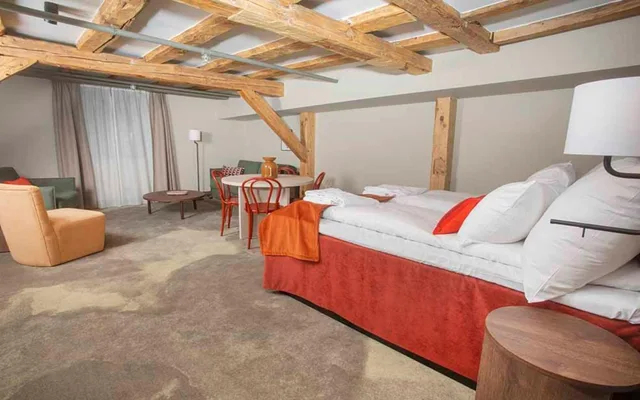 جناح جونيور، Home Hotel Bryggeparken 5/8