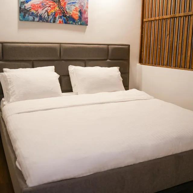 Suite, King Bed, Side Mira Palace 4/8