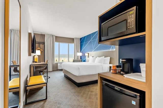 Standard, King Bed, Comfort Inn & Suites at Sanford Sports Complex 7/8