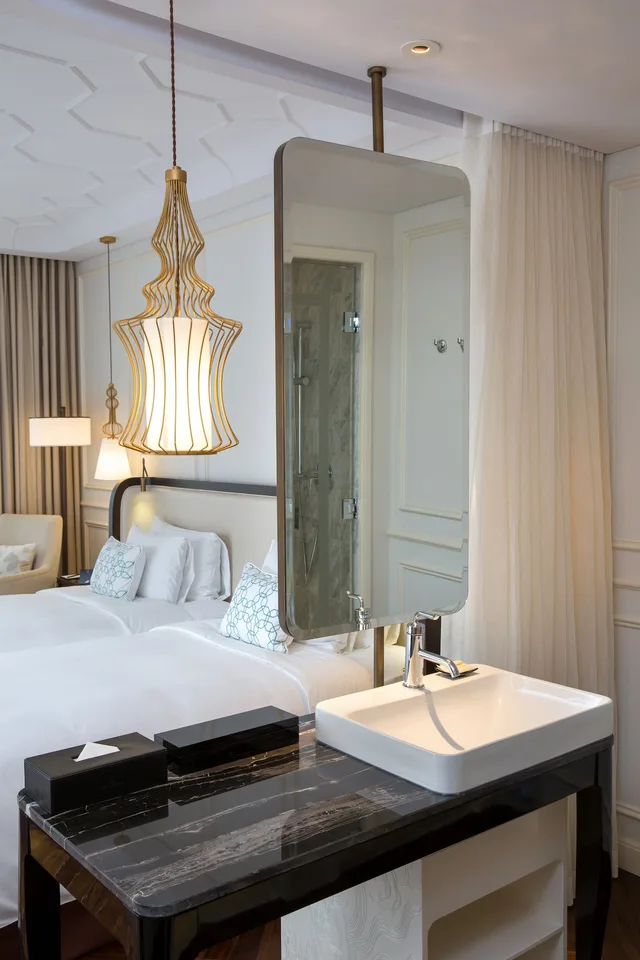 غرفة ديلوكس بسريرين منفصلين بإطلالة على المدينة، Hotel des Arts Saigon - MGallery Collection 7/7