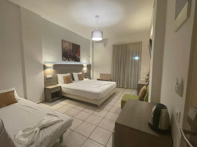 غرفة ثلاثية، Voula Hotel 2/10