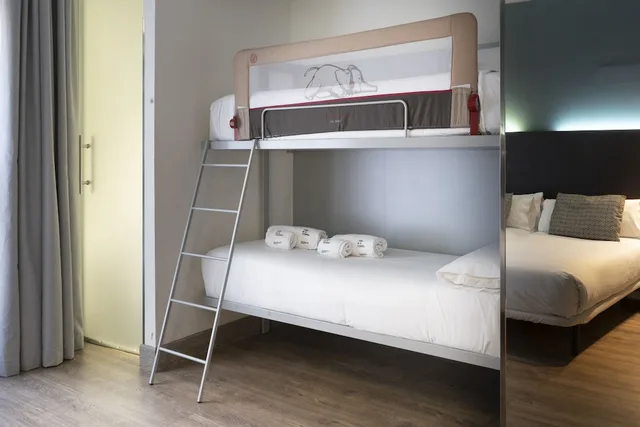 Room, Quadruple, Double and Bunk Bed, Petit Palace Plaza Espana 10/10