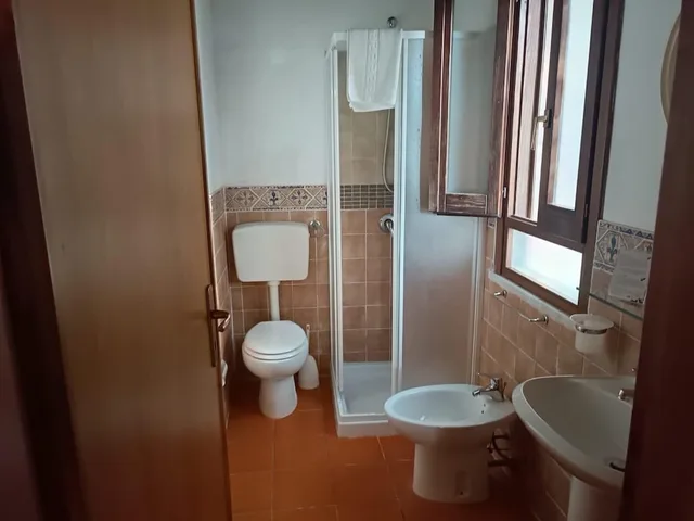 كوخ بسرير مزدوج بإطلالة على البحر بحمام خاص مع أريكة، Agriturismo Villa Cefala 1/1