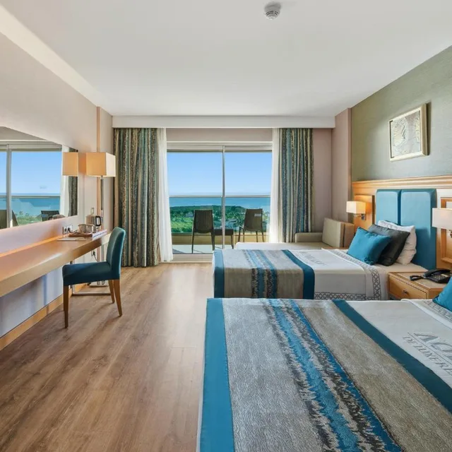 غرفة ديلوكس بإطلالة على البحر، Aquasis De Luxe Resort 3/6