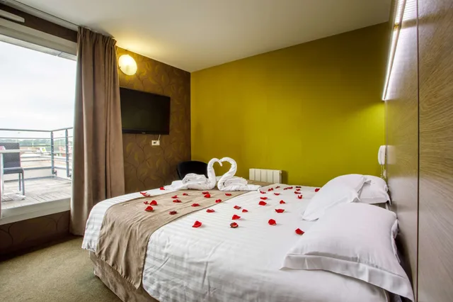 غرفة عائلية بسرير مزدوج، Brit Hotel Fougeres - Hotel Du Parc 2/3
