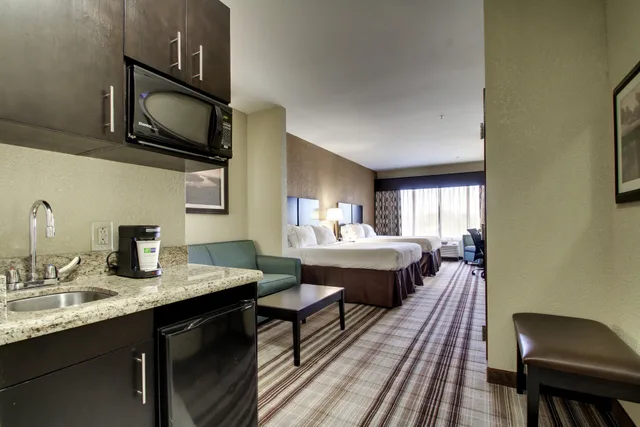 جناح بسريرين، Holiday Inn Express Hotel Suites Natchez South 1/2