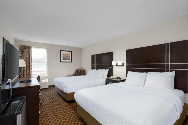 غرفة بسرير مزدوج، Super 8 by Wyndham Chattanooga East/Hamilton Place 1/3