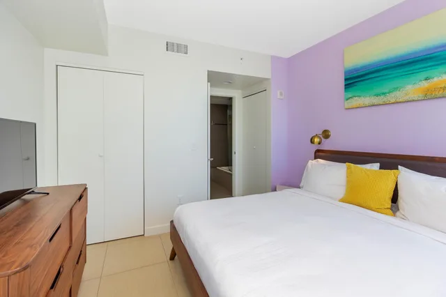 1 Bedroom, Apartment, 1 King and 1 Single Beds, City View, Sofa, Balcony, Dharma Home Suites Miami At Monte Carlo 2/10