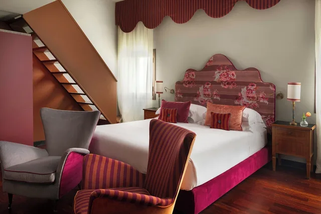غرفة عائلية بسرير كوين وسريرين منفصلين، Villa Michelangelo Vicenza Starhotels Collezione 6/9