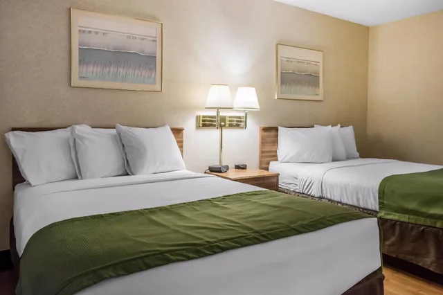 غرفة بسريرين مزدوجين، Quality Inn Wilkes-Barre near Arena 4/7