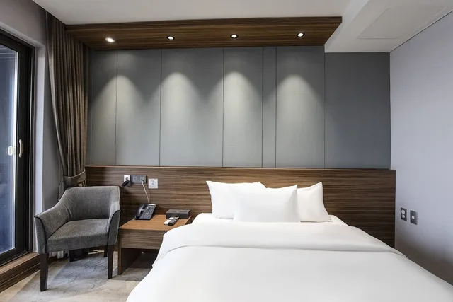 غرفة قياسية بسرير مزدوج بإطلالة على البحر بشرفة، Western Grace Hotel 3/9
