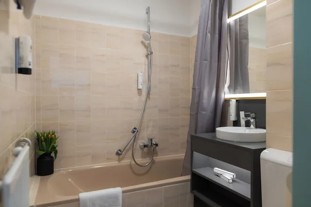 Superior, King Bed, Florum Hotel (Ex Tabor Hotel) 3/3