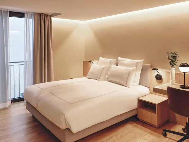 غرفة كلاسيكية بسرير كينج وسرير كوين، Swissotel Kursaal Bern 2/8