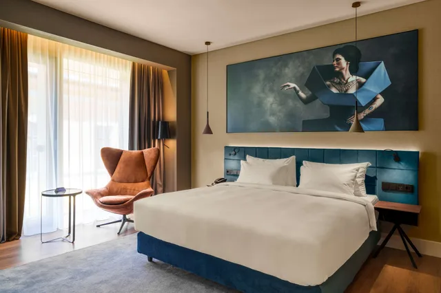 غرفة قياسية بسرير كينج بشرفة، Radisson Blu Aurum Hotel Brasov 4/10