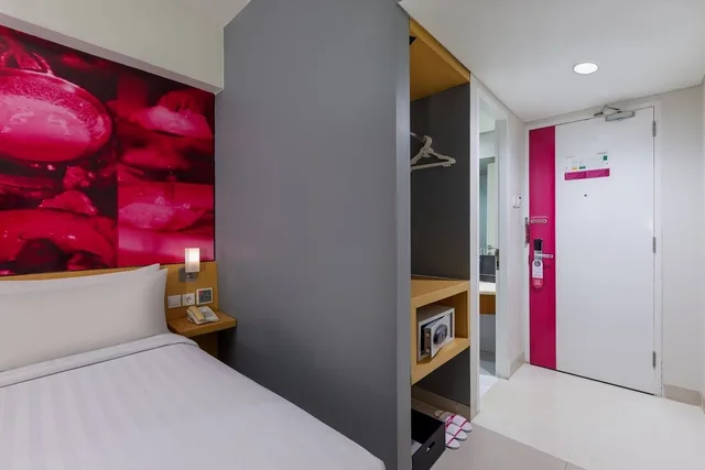 غرفة عائلية بسرير مزدوج وسرير فردي، favehotel Manahan - Solo 6/8