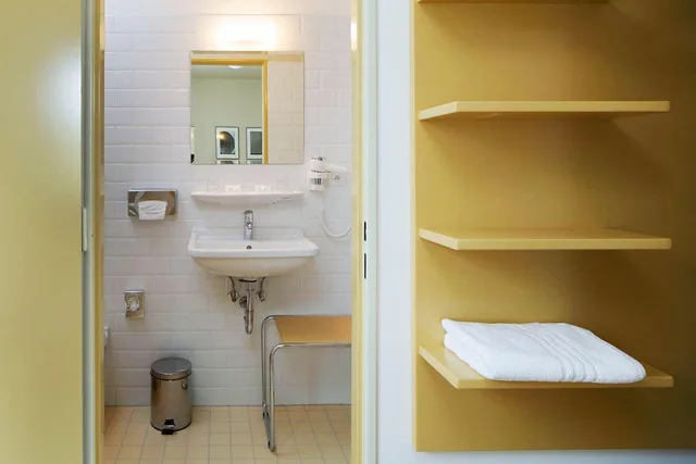 غرفة قياسية ثلاثية، Axa Hotel 2/2