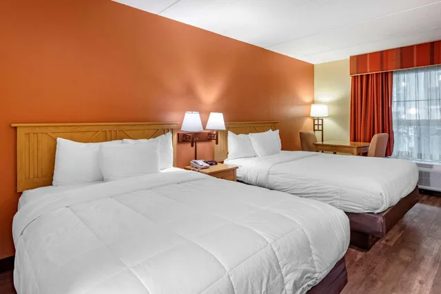 غرفة بسرير كوين، Econo Lodge Pigeon Forge Riverside 3/10