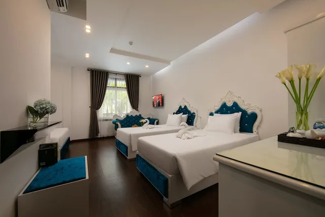 غرفة ديلوكس عائلية بسريرين منفصلين وسرير كينج بإطلالة على المسبح، Hoian Nostalgia Hotel & Spa 6/10