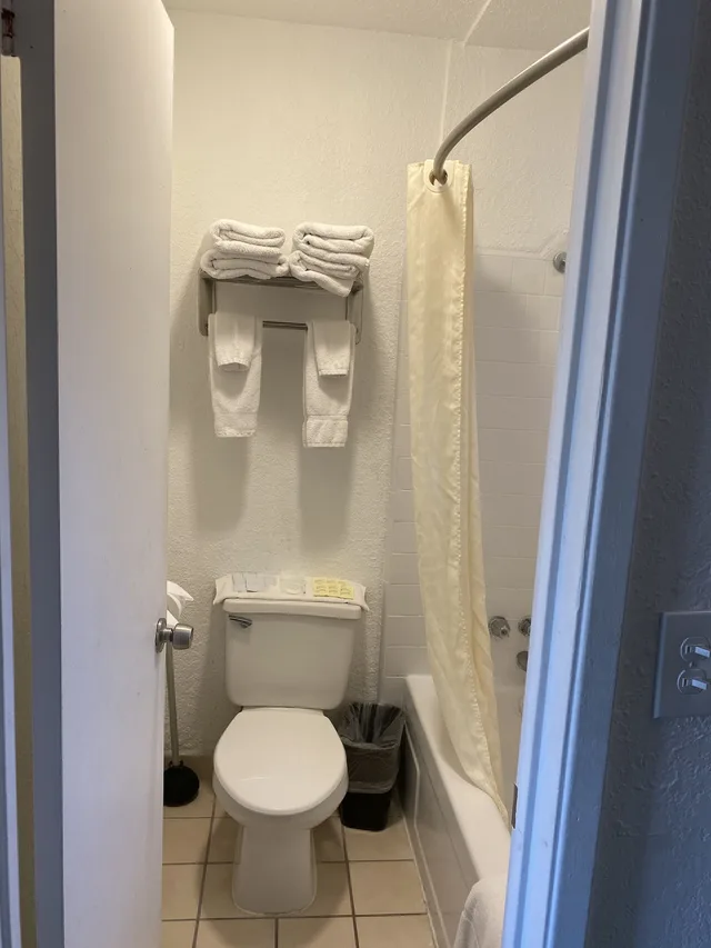 Standard, 2 Queen Beds, Fireside Inn Santa Cruz 7/8