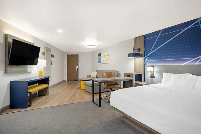 غرفة بسريرين كوين مع أريكة لذوي الإعاقة، Comfort Suites Idaho Falls 3/9