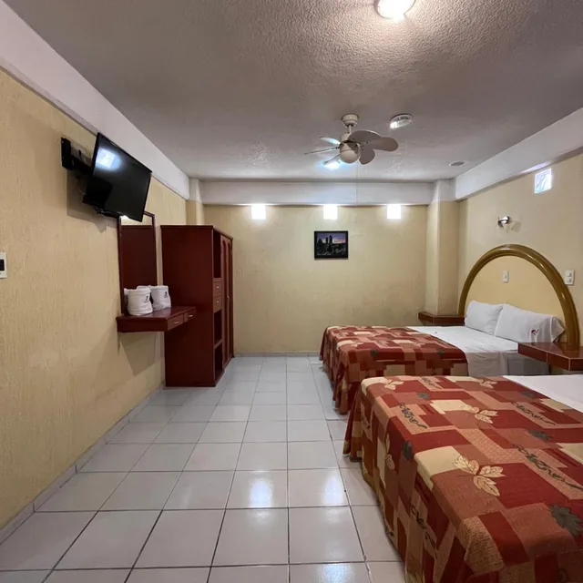 Superior, Twin Beds, Hotel Central 3/7