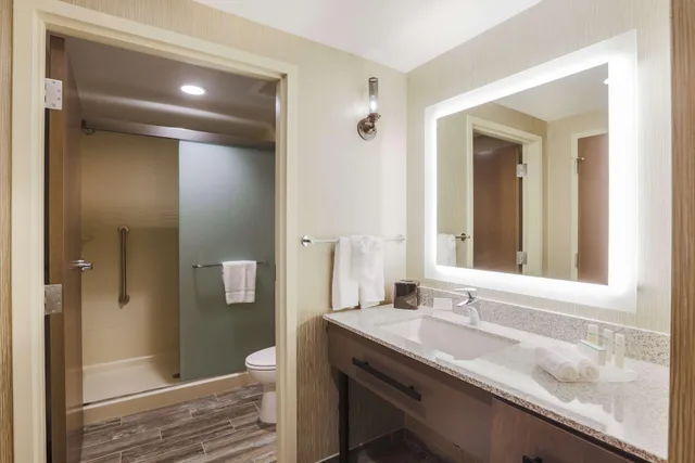 استوديو بريميوم بسريرين كوين لذوي الإعاقة، HOMEWOOD SUITES BY HILTON CHARLESTON HISTORIC DISTRICT 1/1