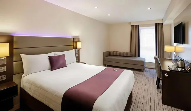 Room, Double Bed, Premier Inn Wolverhampton City Centre 2/3