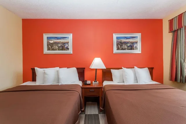 غرفة بسريرين كوين، Travelodge by Wyndham Jersey City 3/4