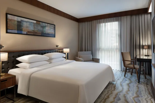 غرفة بريميوم بسرير كينج مع أريكة، Sheraton Istanbul City Center 1/10