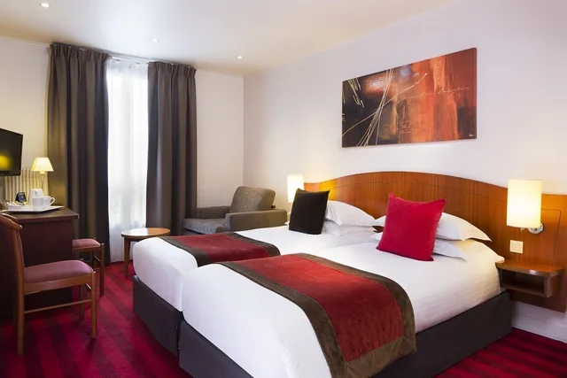 غرفة كلاسيكية ثلاثية بسرير كوين مع أريكة، Europe Hotel Paris Eiffel 3/5
