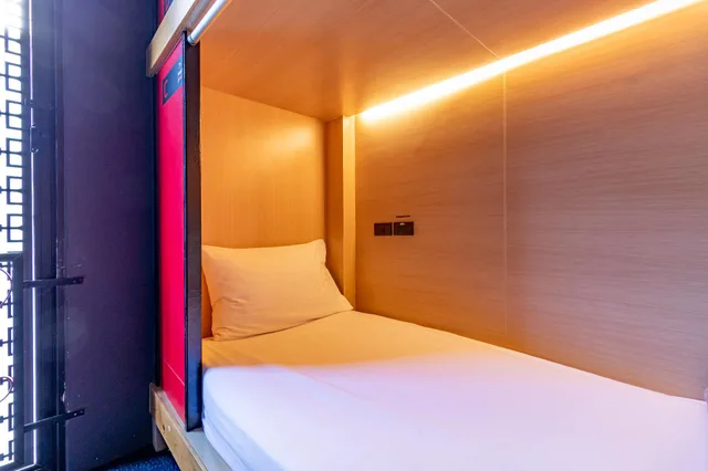 Private, 4 Bunk Beds, Cloud On Saladaeng 1/2