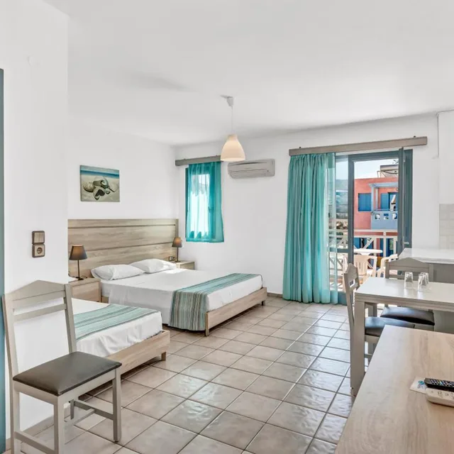 غرفة ثلاثية بإطلالة على الحديقة، Marilisa Hotel 3/4