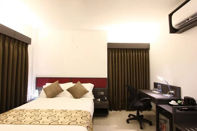 Deluxe, Double Bed, Spring Hill Apartments 1/5