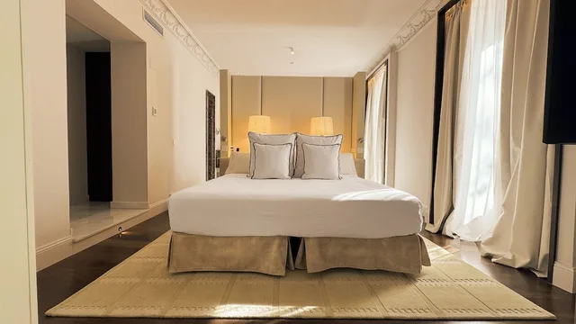 جناح غراند بسريرين كينج، Hospes Puerta de Alcala 4/8