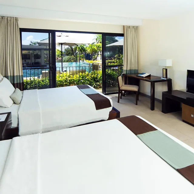 Premier, Pool View, Fairways And Bluewater Newcoast Boracay 4/10