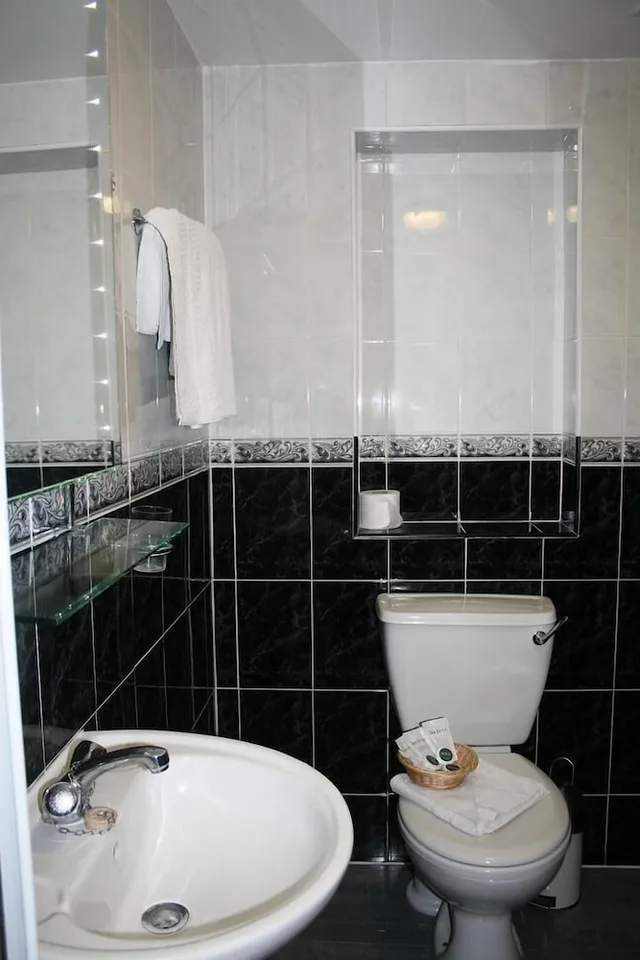 Room, Double Bed, Avon Hotel 2/4
