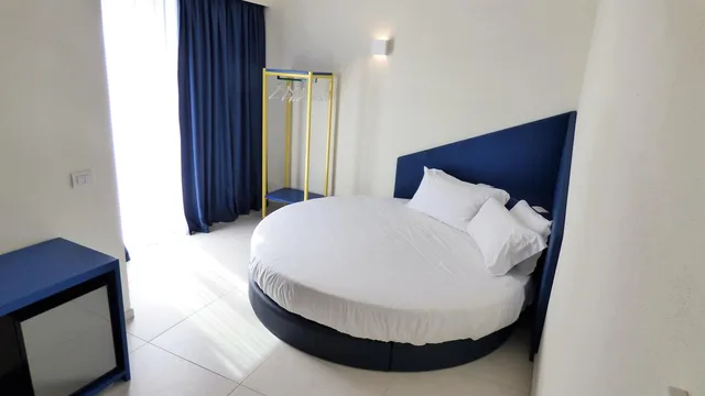 Room, Double Bed, Side Sea View, Balcony، HOTELTREVI 5/10