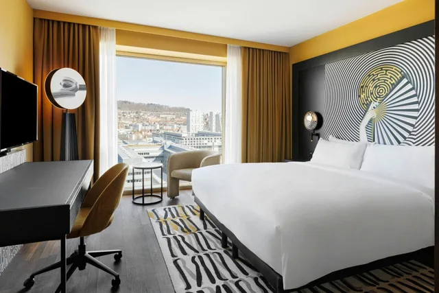 غرفة سوبيريور بسرير كينج في طابق مرتفع، RENAISSANCE ZURICH TOWER HOTEL 4/8