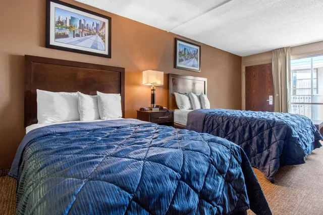 غرفة قياسية بسريرين مزدوجين، Rodeway Inn Chicago North Shore - Lincolnwood 1/4