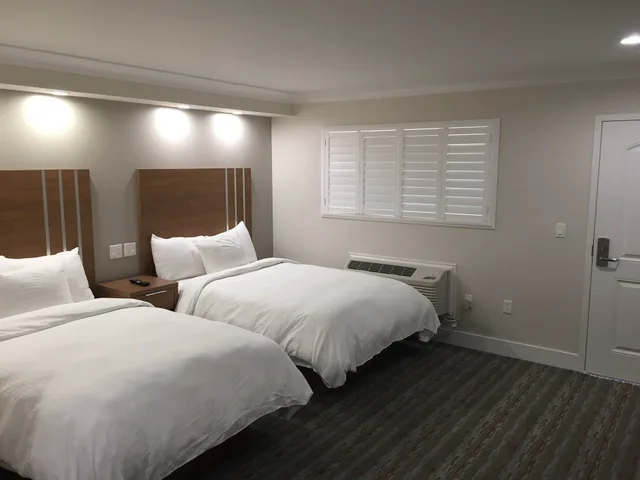 غرفة بريميوم بسريرين مزدوجين، Greenwich Inn 4/7