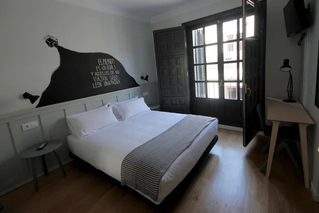 Standard, Double Bed, Hostel Complutum 1/8