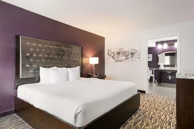 غرفة بسرير كوين لذوي الإعاقة، Clarion Inn & Suites Across From Universal Orlando Resort 9/10