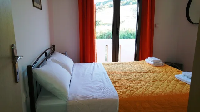 2 Bedrooms, Family, House, Twin Beds, Bay View, Sofa, Nitelli's Houses 1/3