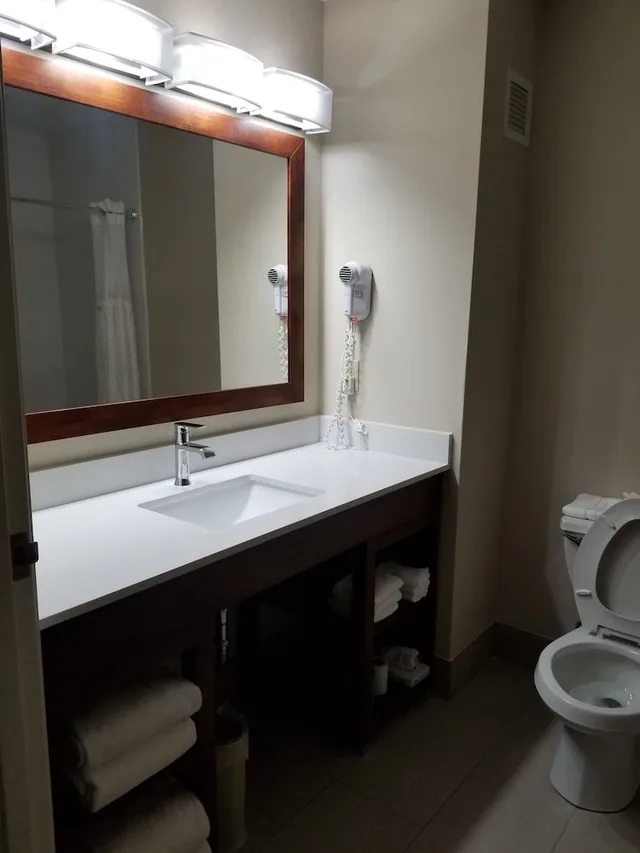 جناح بسرير كينج مع أريكة، Comfort Inn & Suites Geneva - West Chicago 10/10