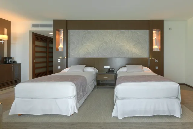 غرفة تنفيذية بسريرين مزدوجين، Riu Plaza Guadalajara 3/5