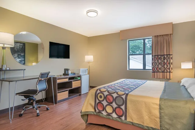 غرفة قياسية بسرير كينج للمدخنين، Super 8 By Wyndham Bryant Little Rock Area 3/5