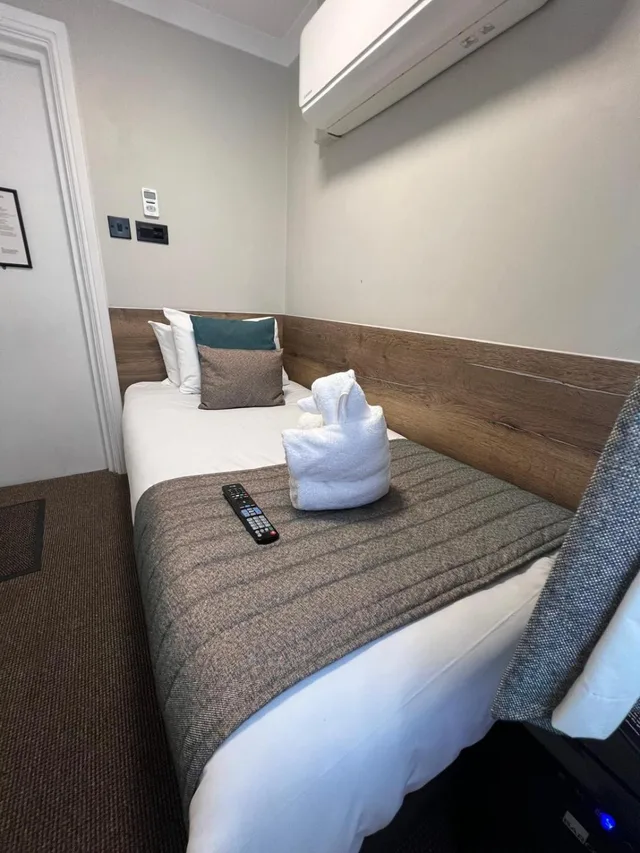 غرفة سوبيريور مفردة، Tudor Court Hotel 4/18